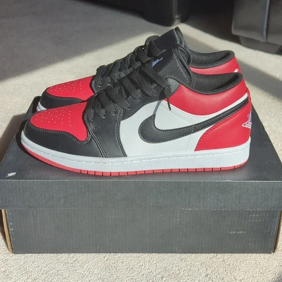 Jordan 1 Low "Bred Toe" - Picture 2 of 5